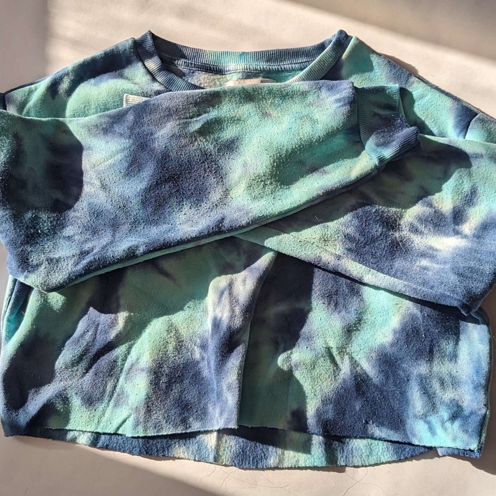 blue and teal tie dye cropped sweatshirt